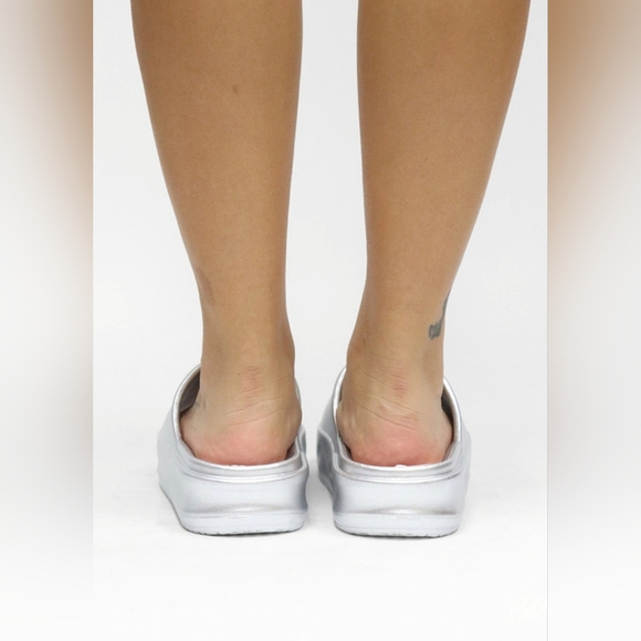 #268 🛑28 (5,6,7) FINAL PRICE Must Have Fabulous Chunky Sole Rubber Slides - Picture 16 of 16